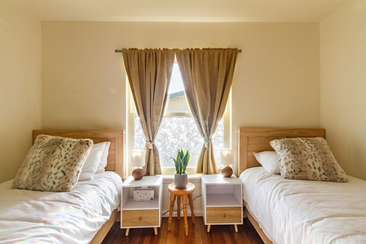Bedroom 1 image 3