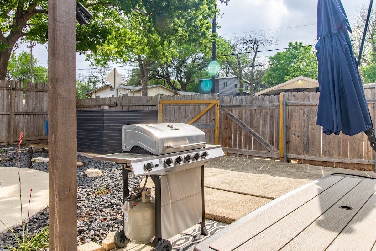 Gas BBQ for poolside dining